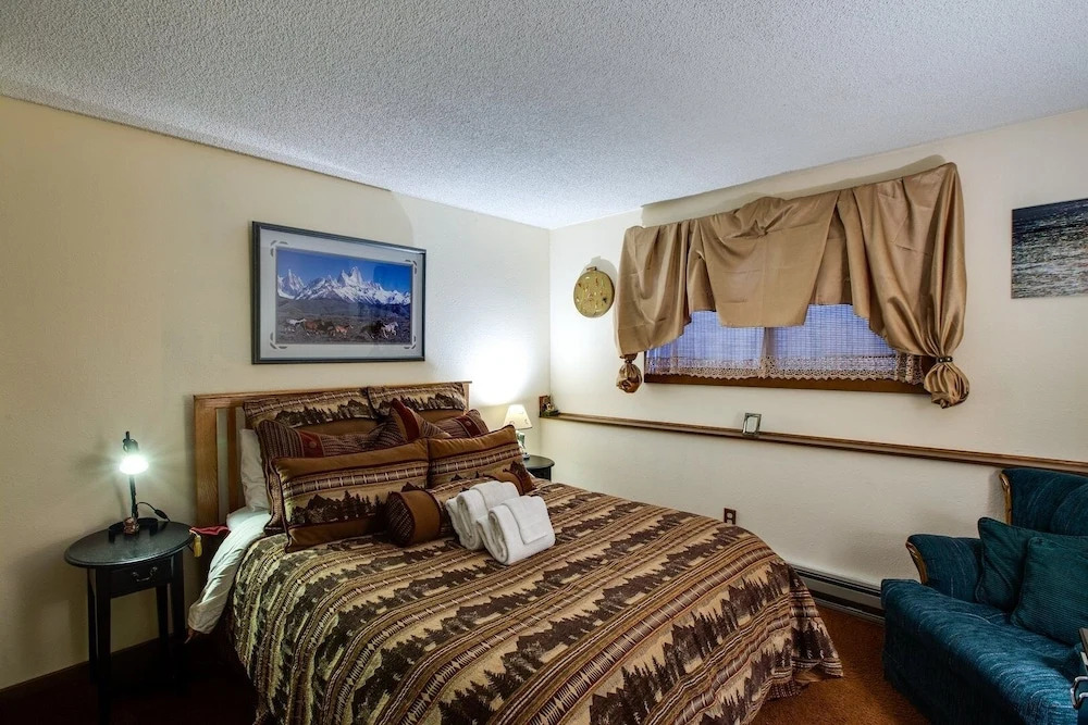 28sw - Fireplace - Dishwasher - Washer/dryer - Sleeps 4 1 Bedroom Home by RedAwning