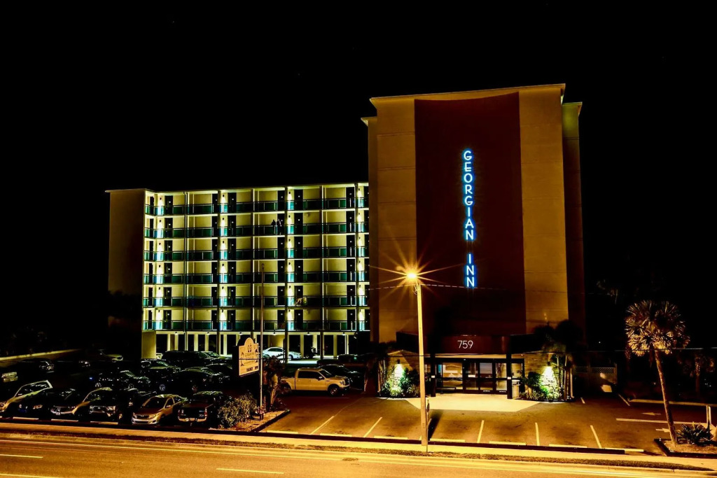 Georgian Inn Beach Club