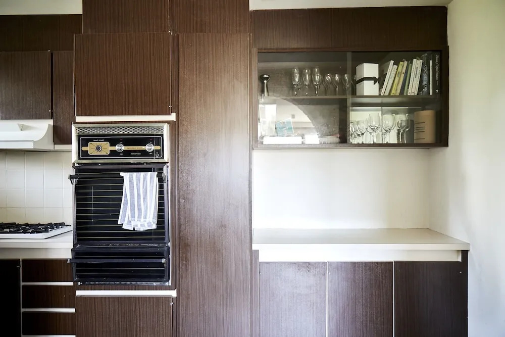 Retro Apart with Air Conditioning Perfect Location