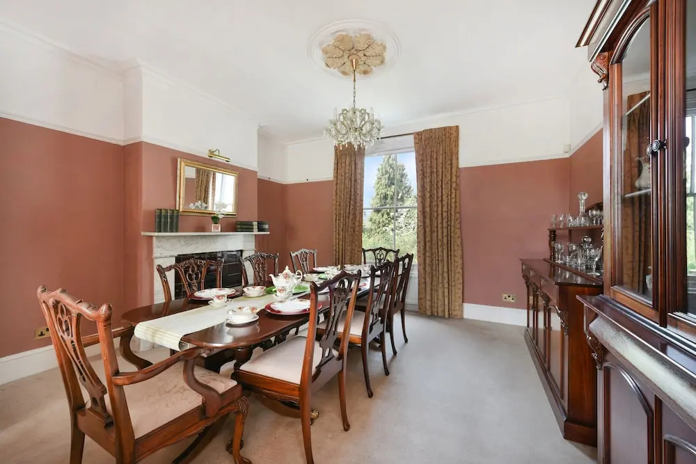 Melrose Lodge 4-bedroom house 1-bed flat