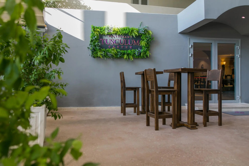 Hotel Salona Palace