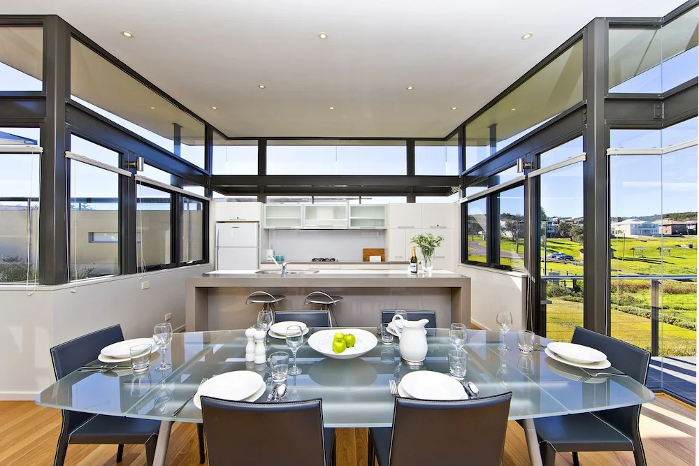 Sails on the Beachfront - Exclusive Seaside Home