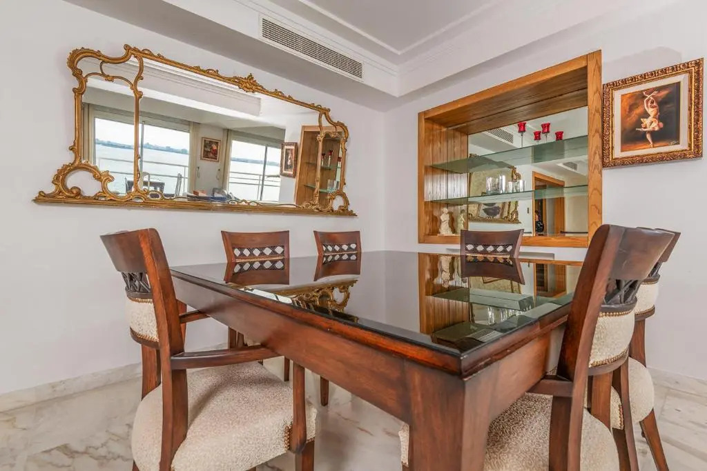 luxury apartement lake view