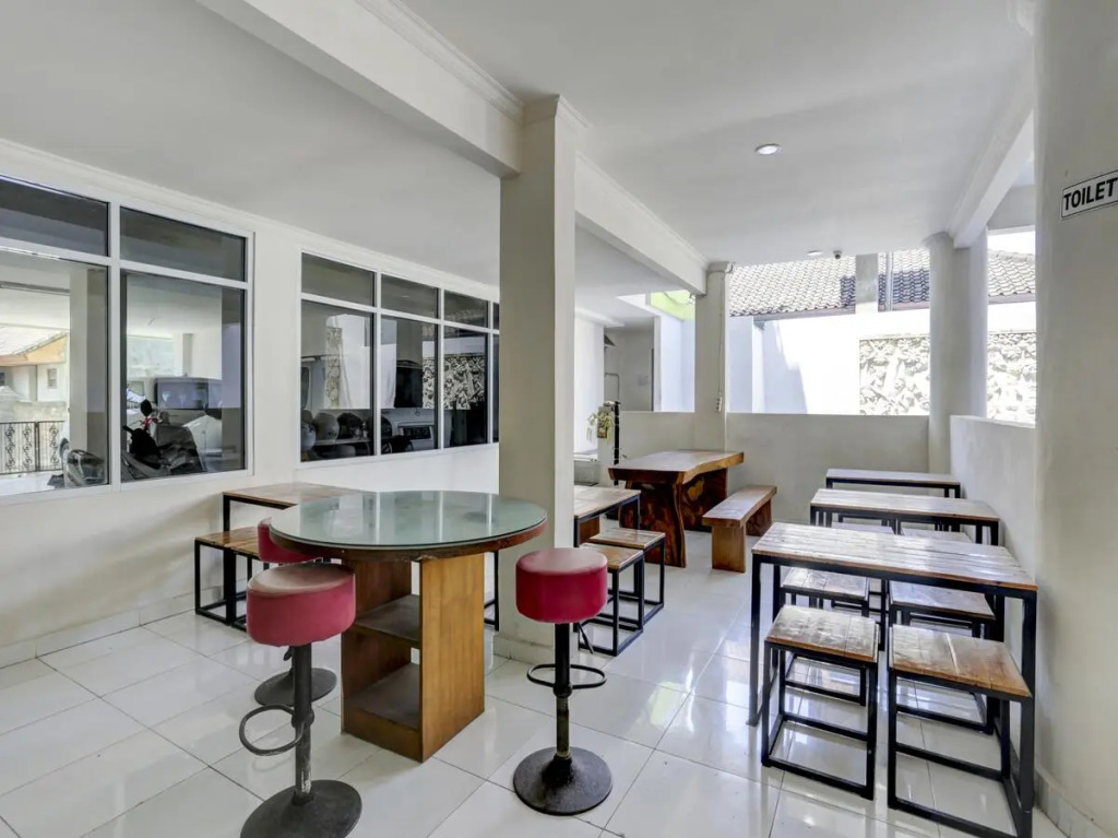 OYO 3950 The Ratna Hotel