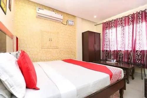 OYO 28225 Hotel Lions Den