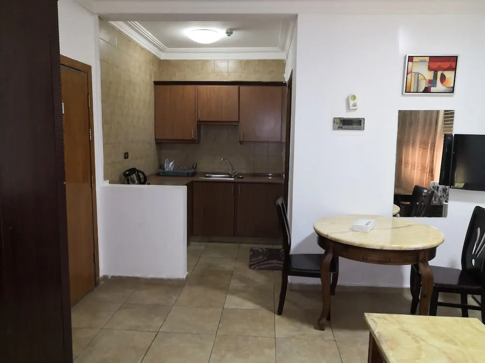 Amnah Apartments