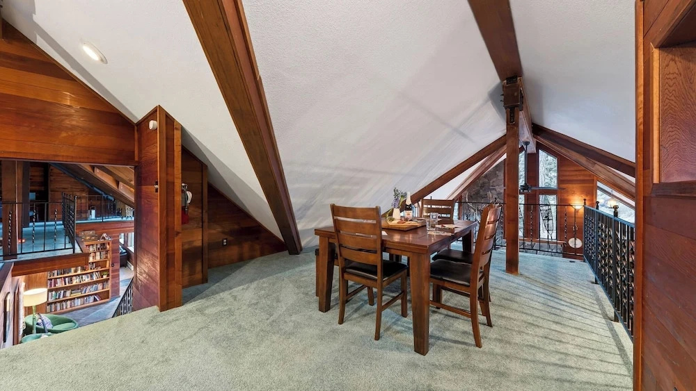 Grand Elk Chalet by Avantstay Private Beach + Pier + Hot Tub Historic A-frame in Carnelian Bay Near Tahoe City + Hiking Trails