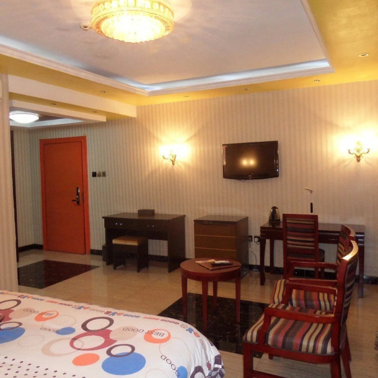 Max Royal Hotel & Suites