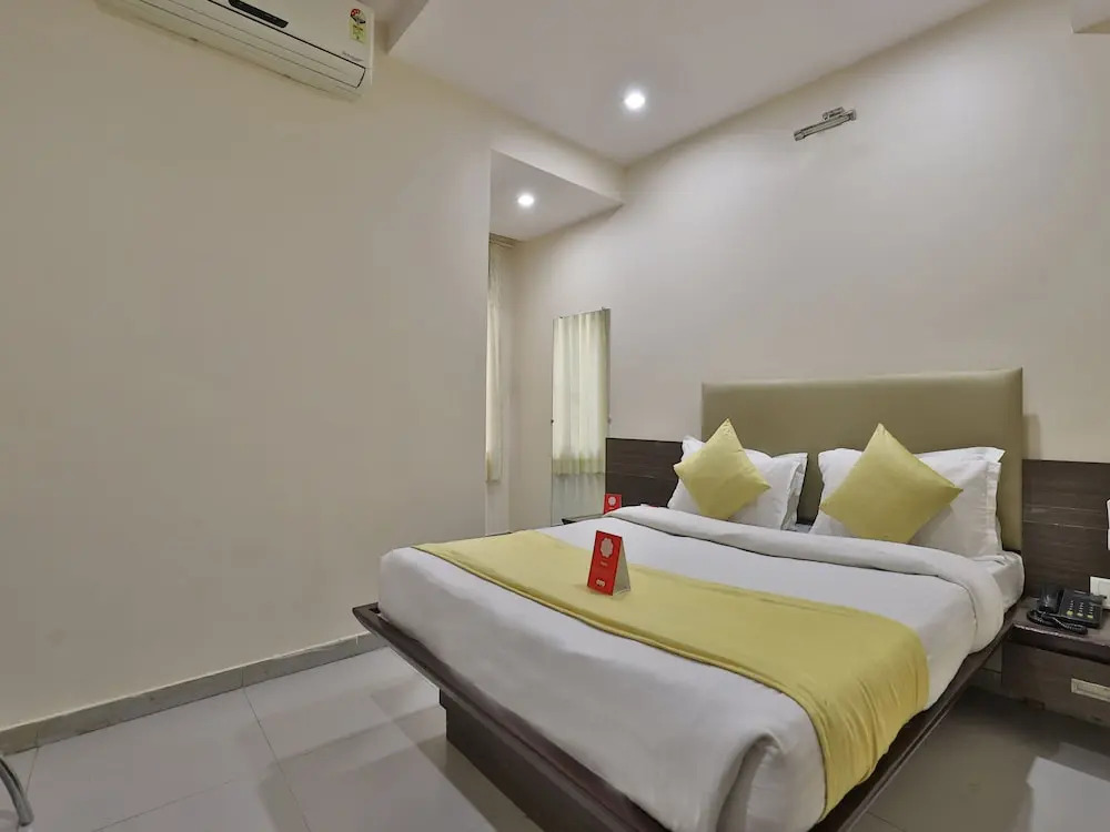 OYO 6949 New Rajdhani Hotel