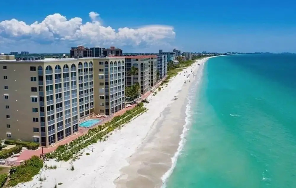 Sea Isles Bonita Beach 2 Bedroom Condo by Redawning