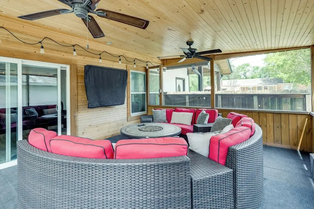 Hot Tub + Outdoor Kitchen: Stylish Home in Bryan