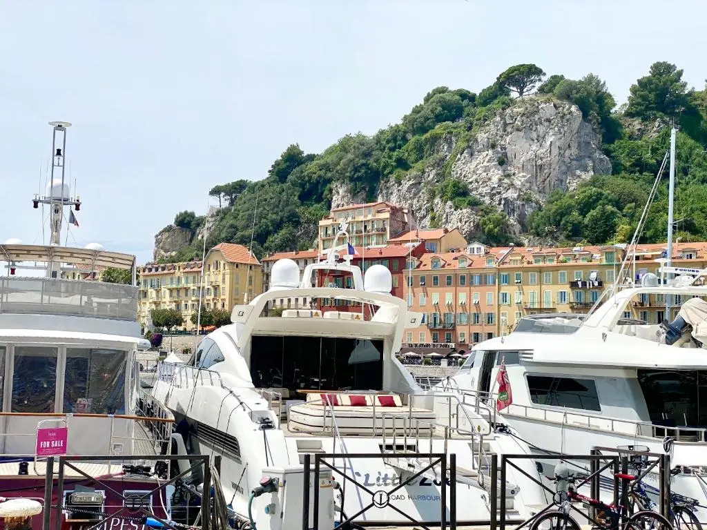 Cozy 2BR Appartment near the Port of Nice