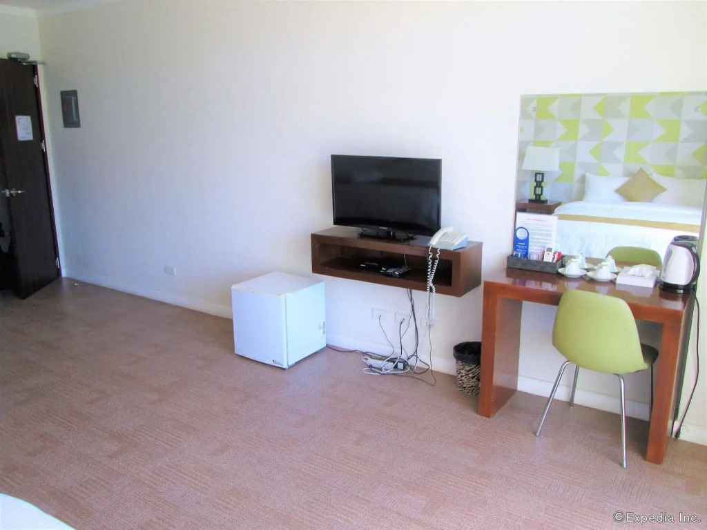LOHAS Airport Hotel