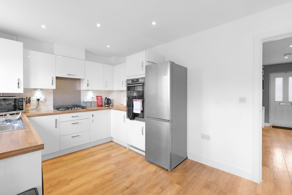 Stylish 3 Bedroom Home with Garden