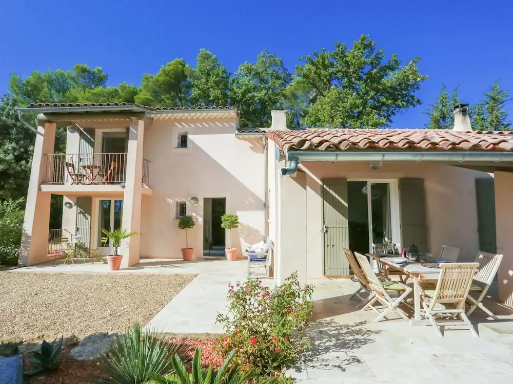 Lovely Villa in Buisson With Private Swimming Pool
