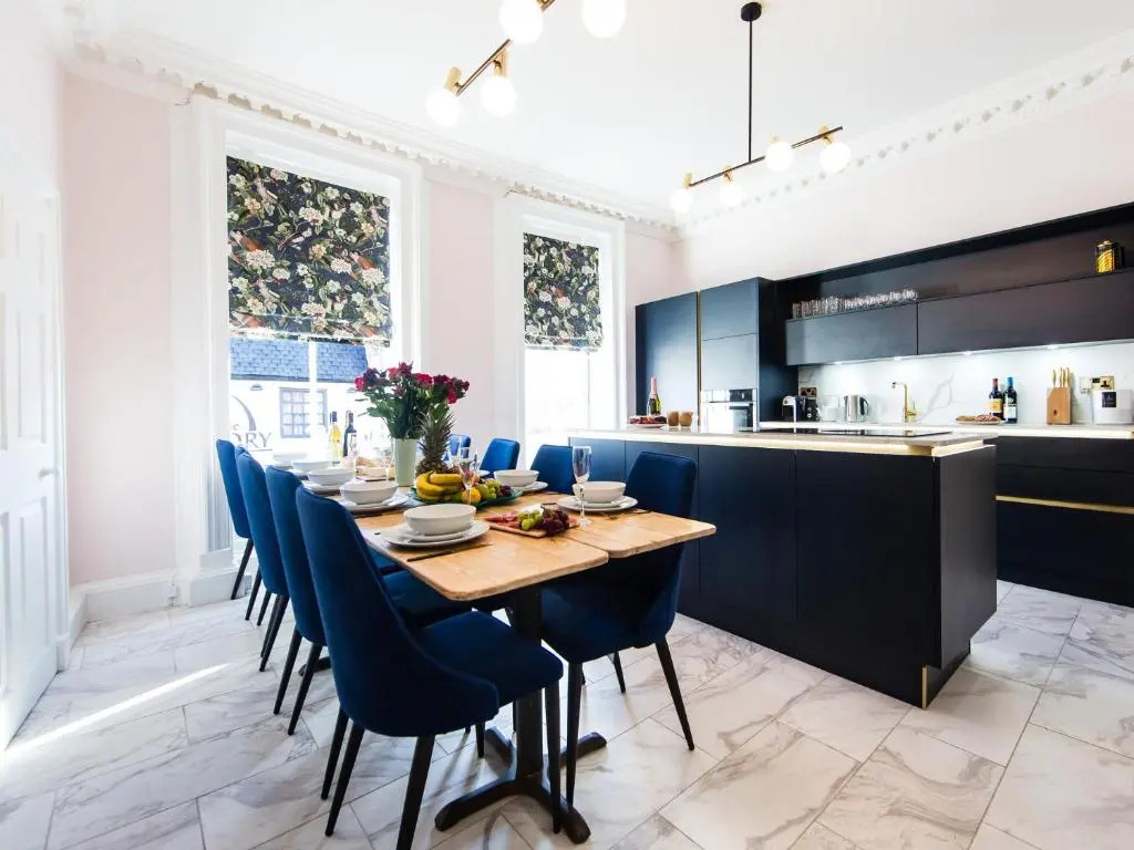 Luxury Travel Emporium YO1 - Exquisite 400 Year Old, City Centre Townhouse