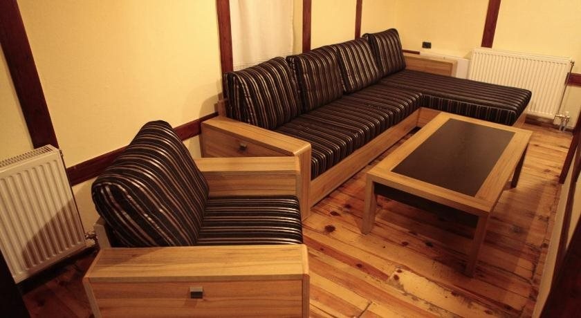 Bujtina Leons Apartments