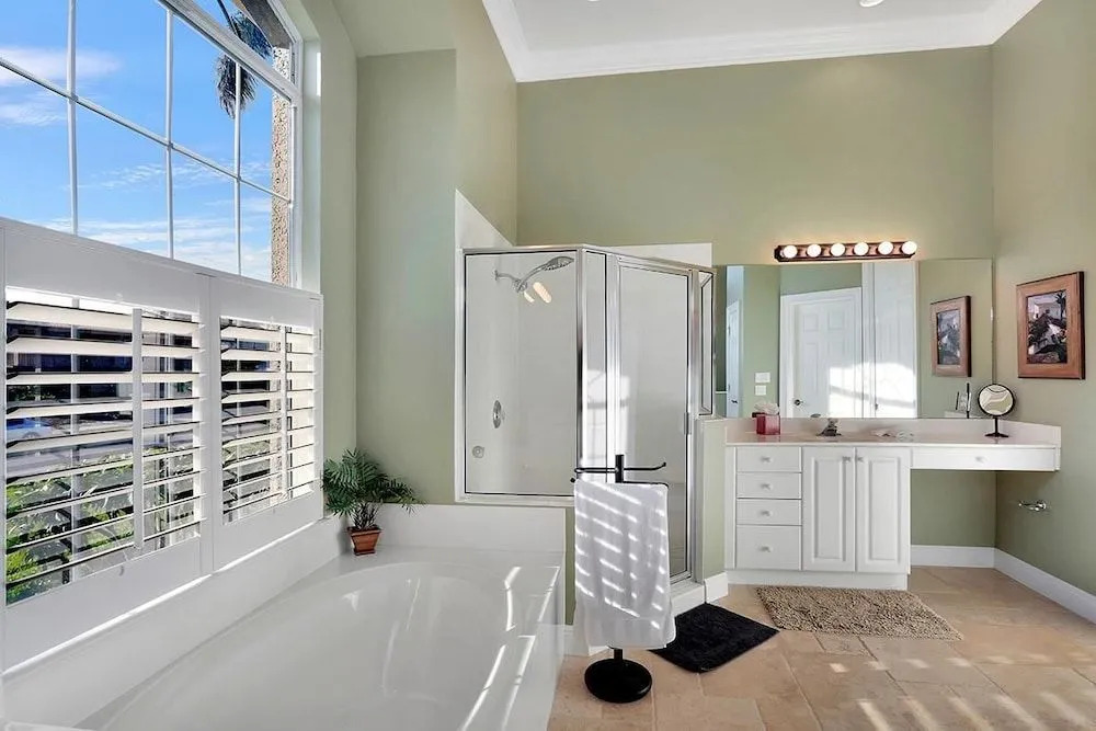 COPPER20 5 Bedroom Holiday Home by Marco Naples Vacation Homes