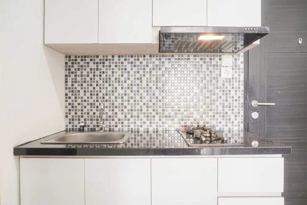 Minimalist And Homey 1Br At Belmont Residence Puri Apartment
