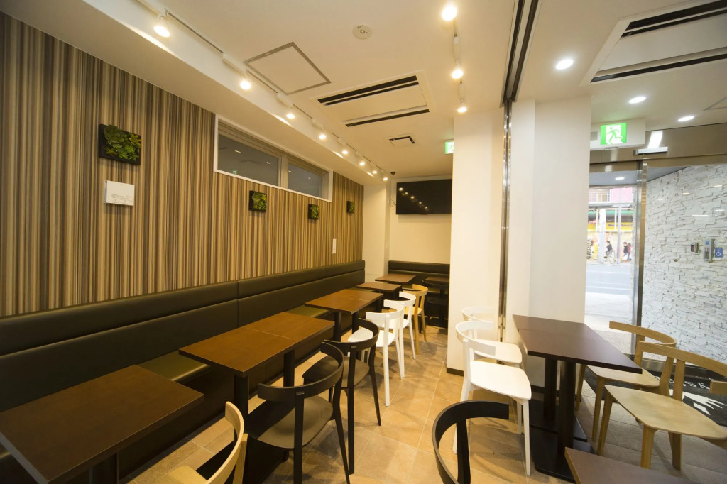Nipponbashi Crystal Hotel