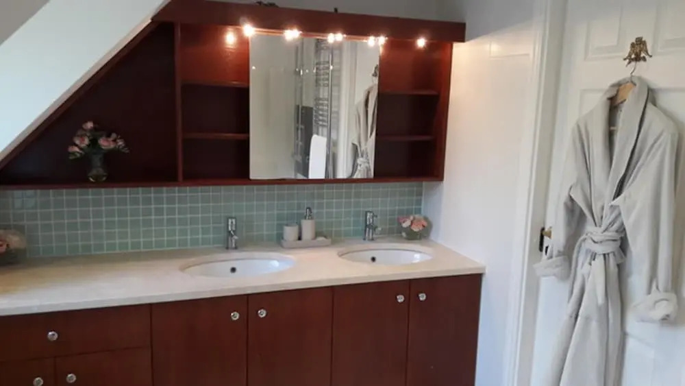 3 Bed House - Sleeps 5 - Sauna - Garden - Gym
