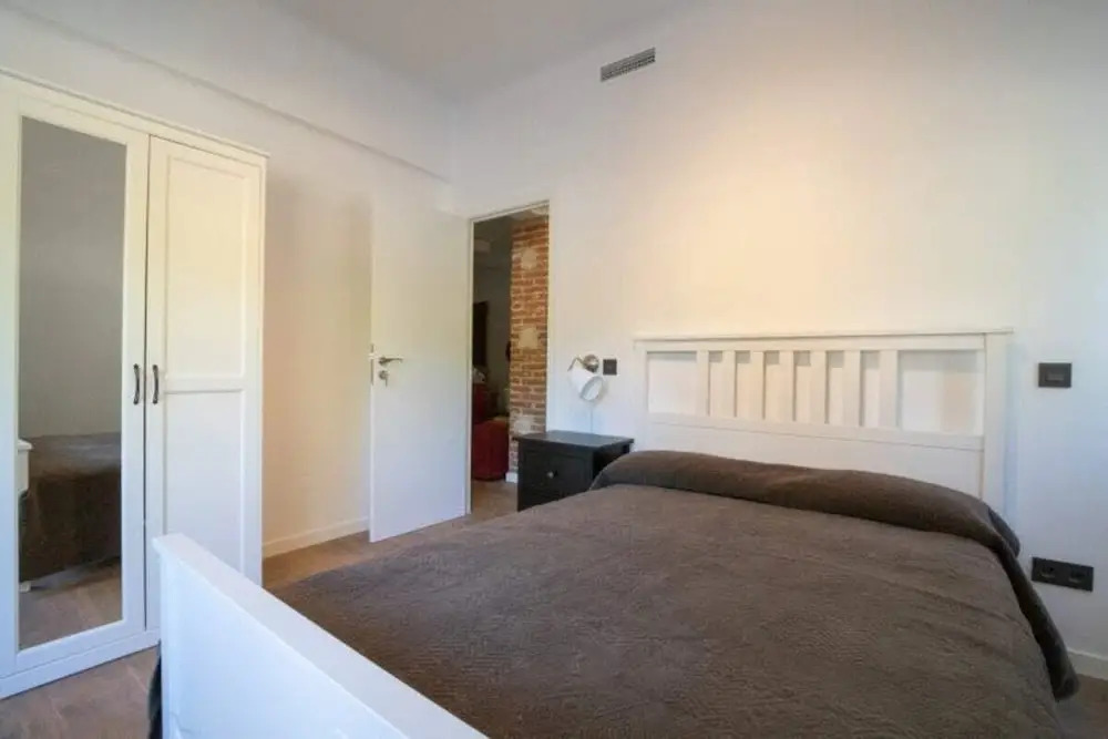 Spacious Double Room in an Apartment With a Private Balcony, in Madrid