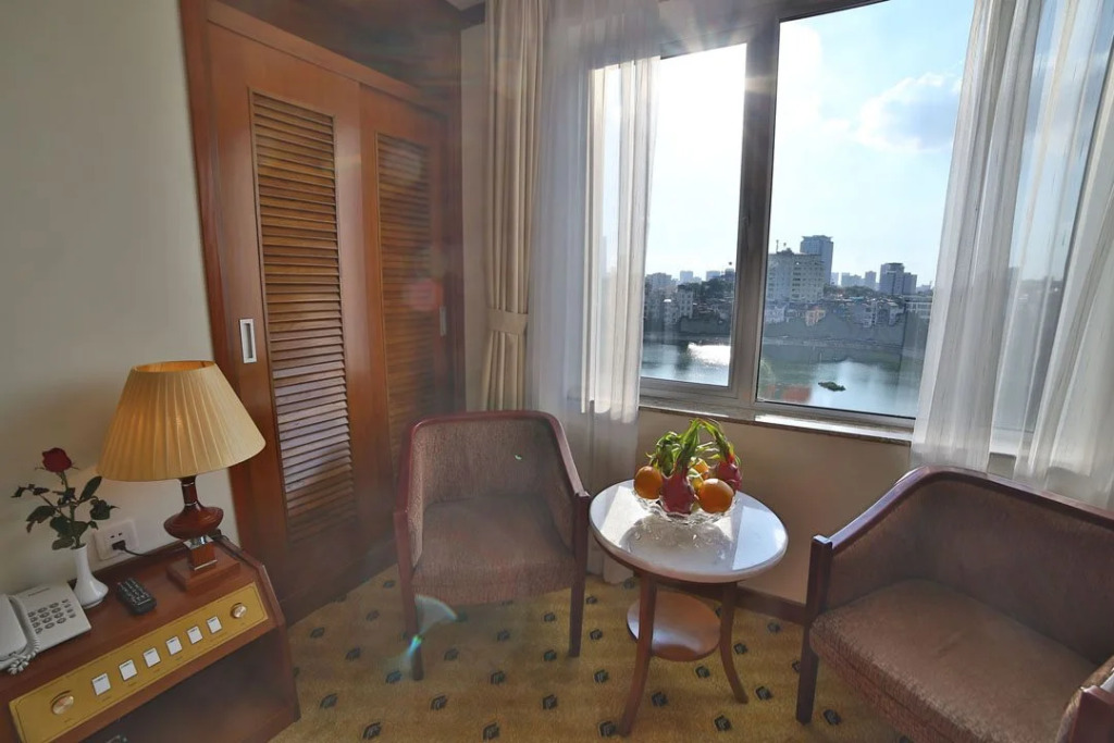 Sunny Hotel 1