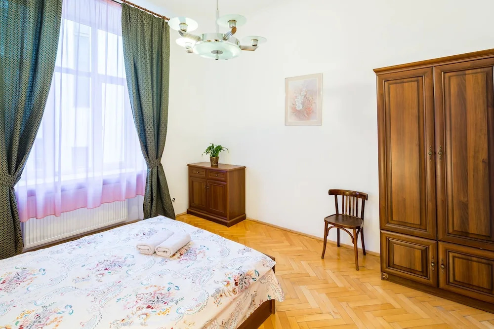 Three rooms on Hnatyuka 3