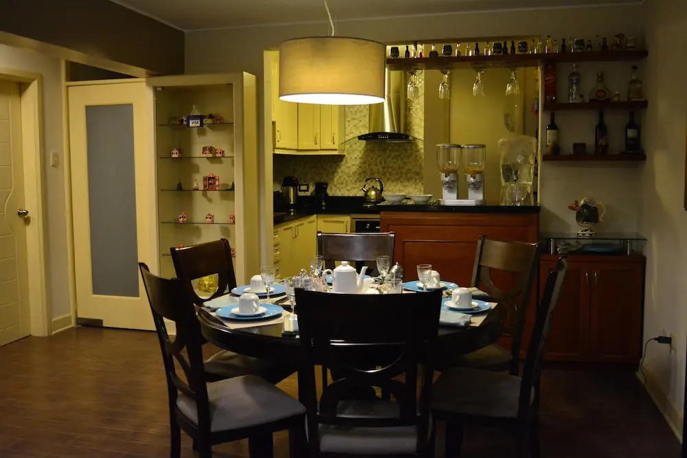 Kangaroo Wasi Airport Bed & Breakfast