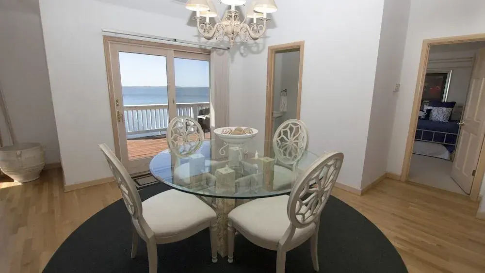 Sound Escape - 6 Br Home