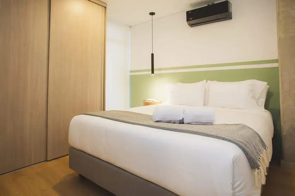 Cool 3 BR W/ Balcony in Laureles Medellín