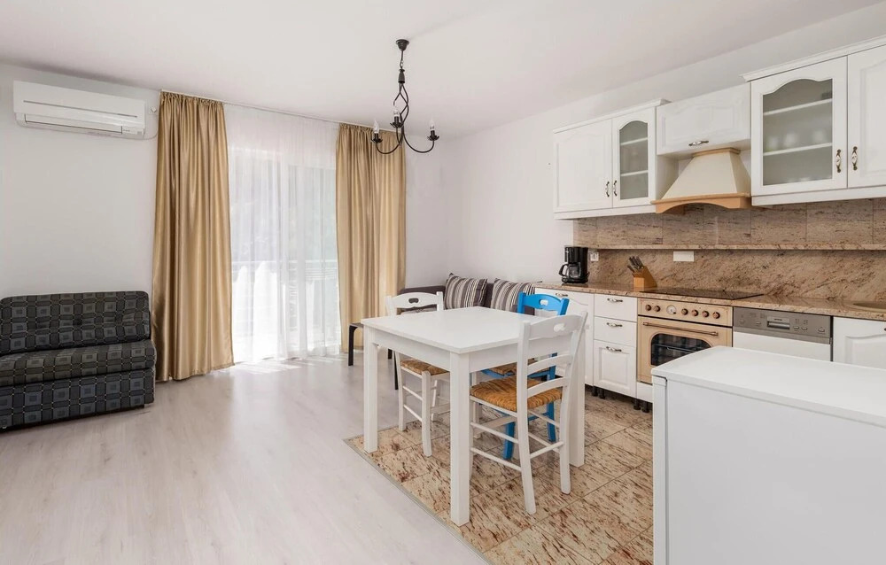 Awesome Apartment in Moscenicka Draga With Wifi and 1 Bedrooms