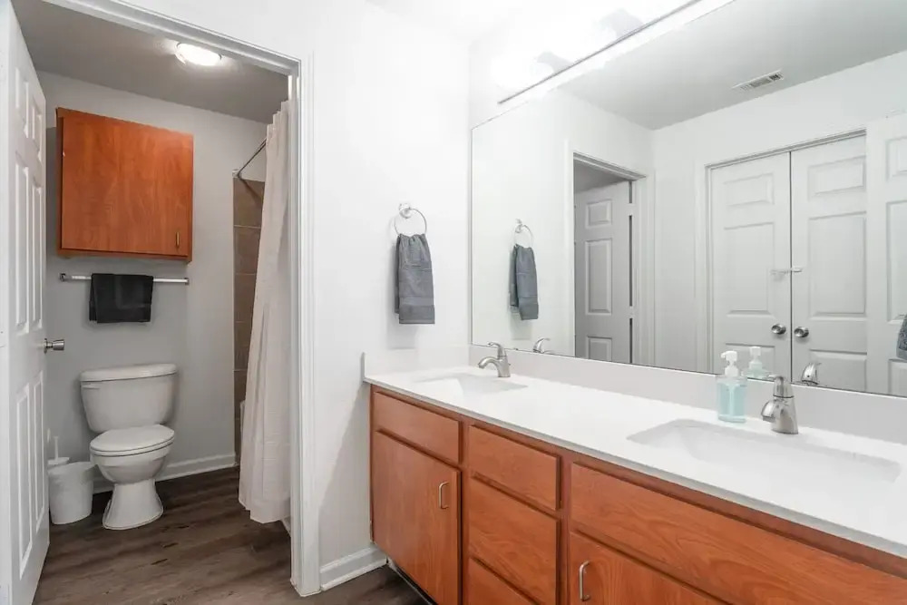 Upstay - Condo With Pool-gym-games-bbq - Walk to Uoft