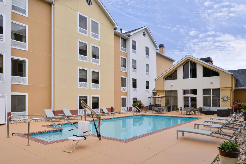 Hampton Inn & Suites Newport News-Airport - Oyster Point Area