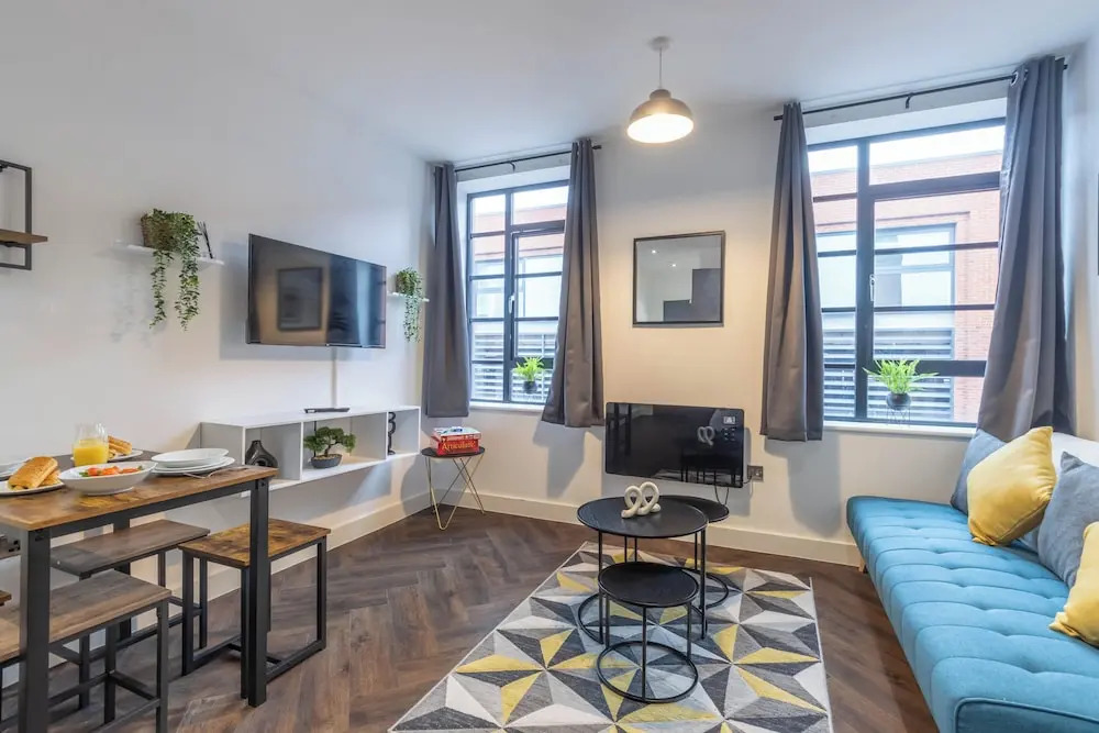 Professionals, City Centre, Parking, Superstore Nearby