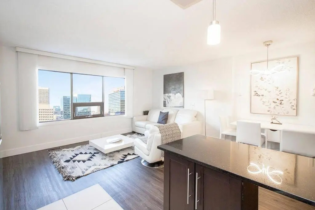 One Bedroom Unit With in Suite Laundry and Parking