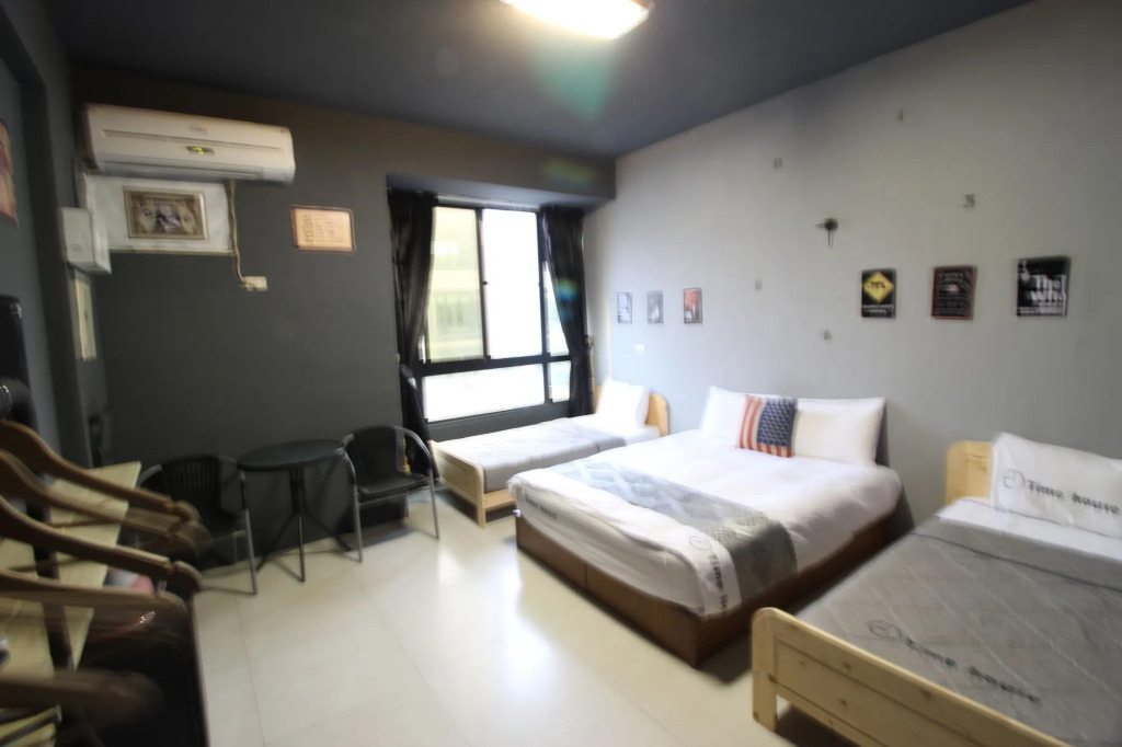 l墾丁antique包棟民宿l四臥室十人包棟l ktv l麻將l烤肉l廚房l零九壹伍陸柒陸柒陸零預訂l禁止寵物l