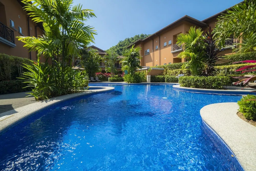 Veranda 3B 2 bedrs second floor by Stay in CR
