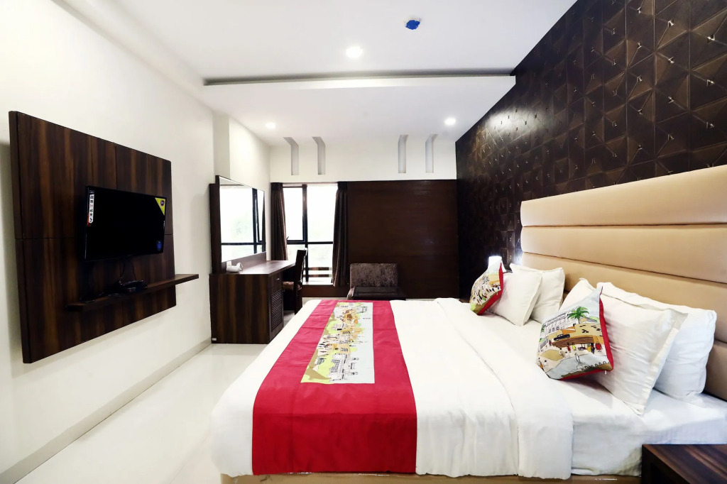 OYO Premium 095 Hamidia Road