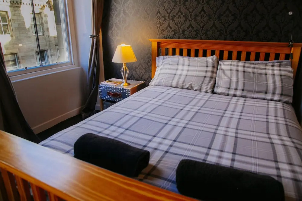 Edinburgh Backpackers - over 18s only