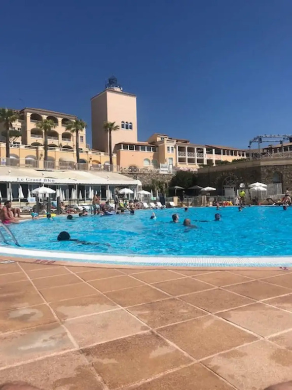 Studio In Saint Raphael With Pool Access And Enclosed Garden