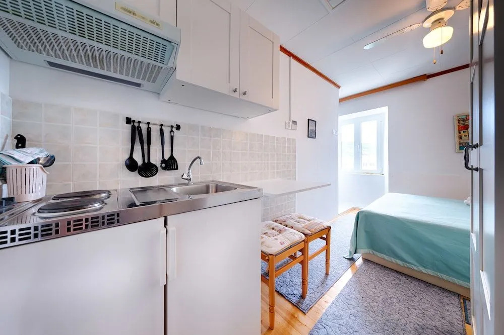 Mira Sea Front Guesthouse