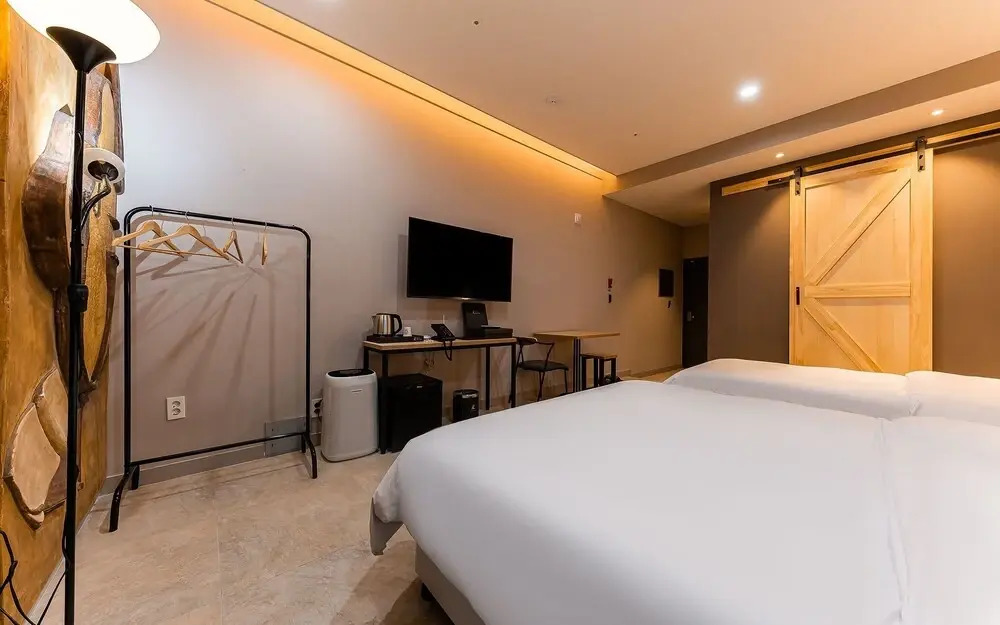 Hotel Road