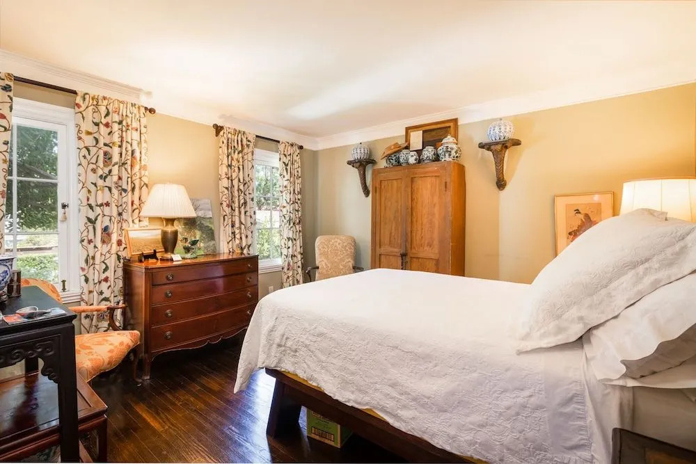 Elegant Home in the Heart of LA 2 Bedrooms 1 Bathroom Duplex