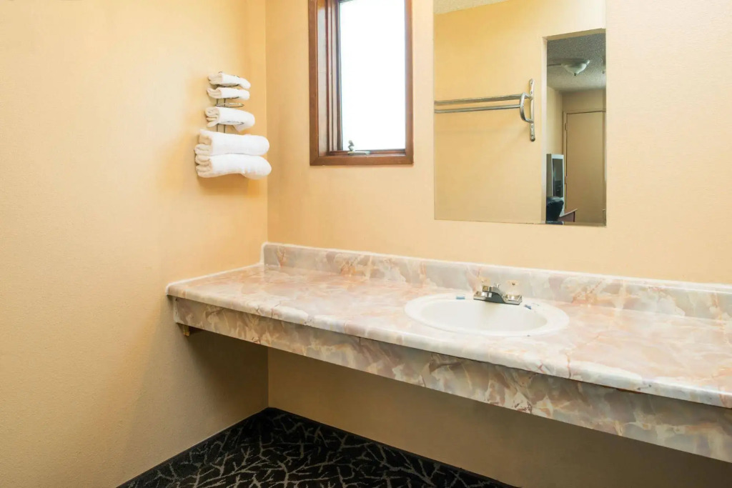 SilverStone Inn North Spokane