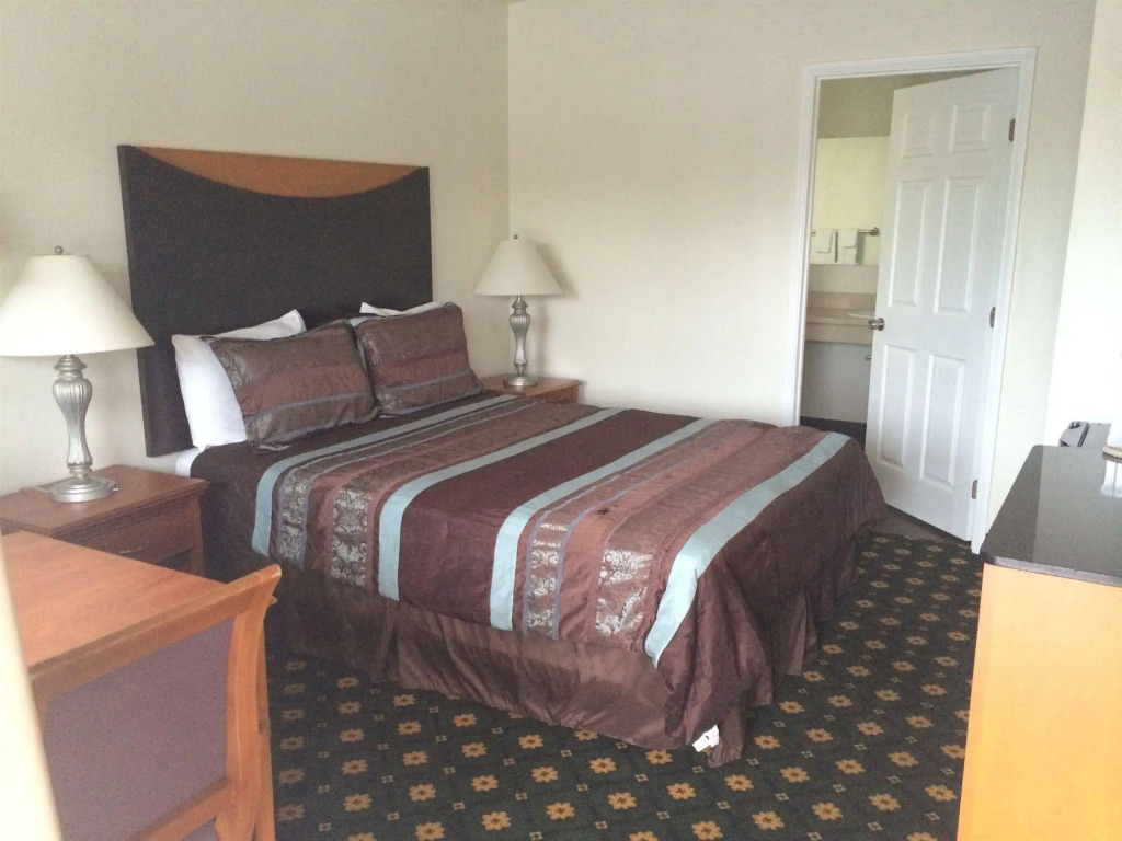 Town and Country Inn