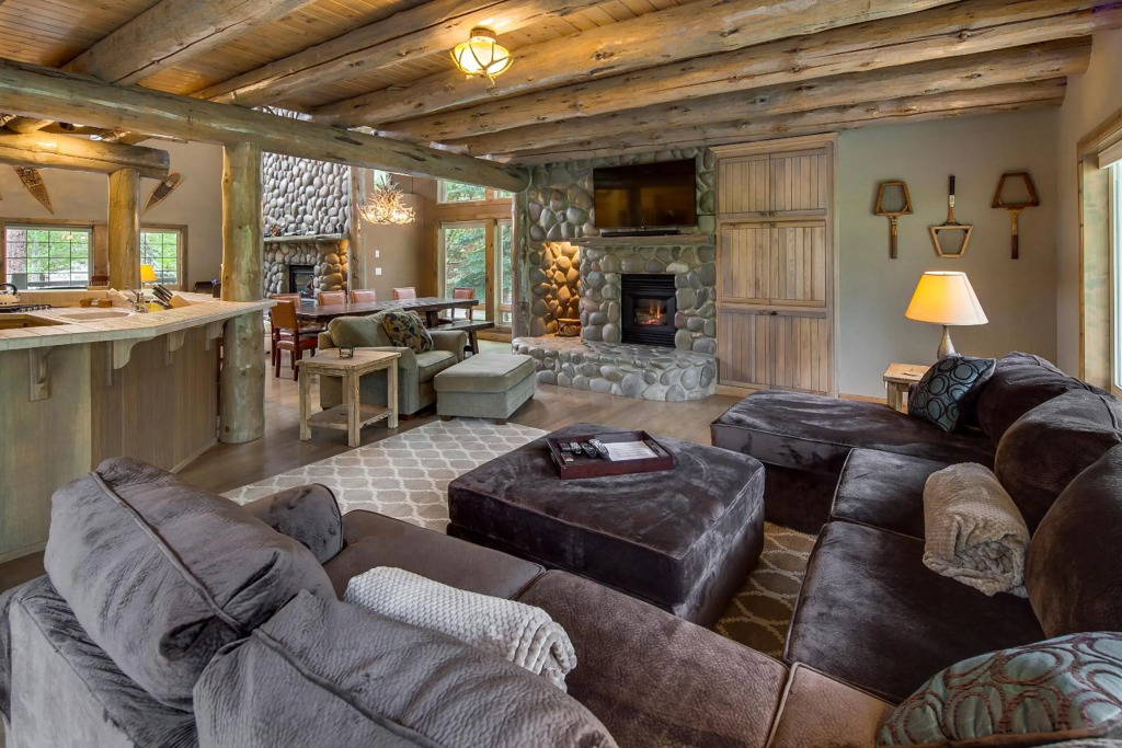 Silver Pine Lodge