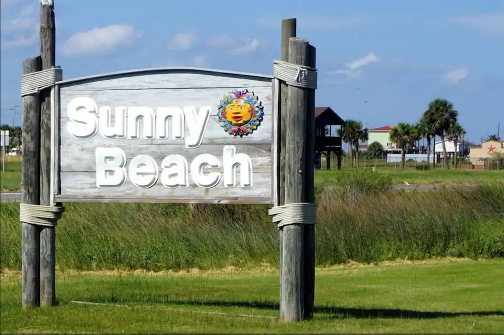 Sunny Beach House by Ryson Vacation Rentals