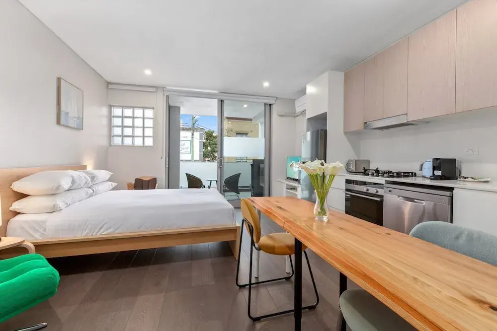 Bright Studio With Balcony Near Coogee Beach