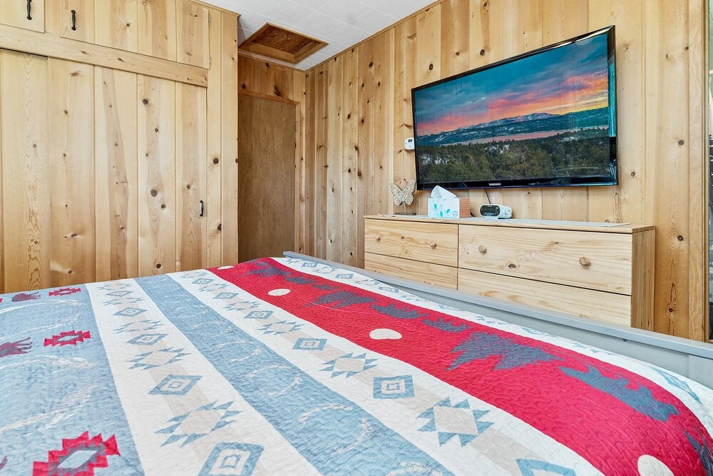 Eagle's Landing - Chill Forest Vibes Close To The Hiking Trails! Board Games! 1 Bedroom Cabin